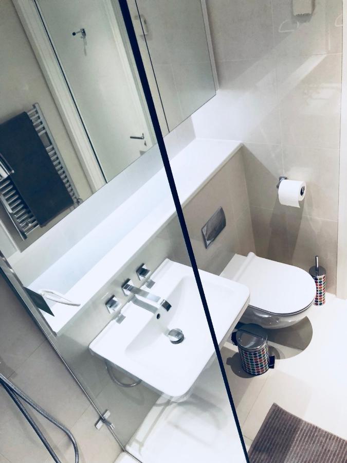 Ultra Modern Room Лондон Екстериор снимка
